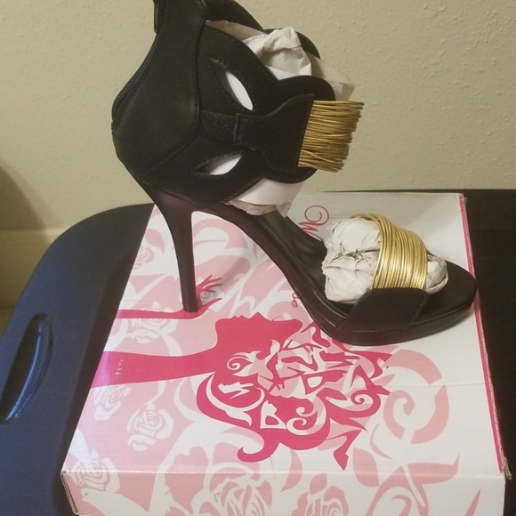 Shoes - Picture 3 of 3